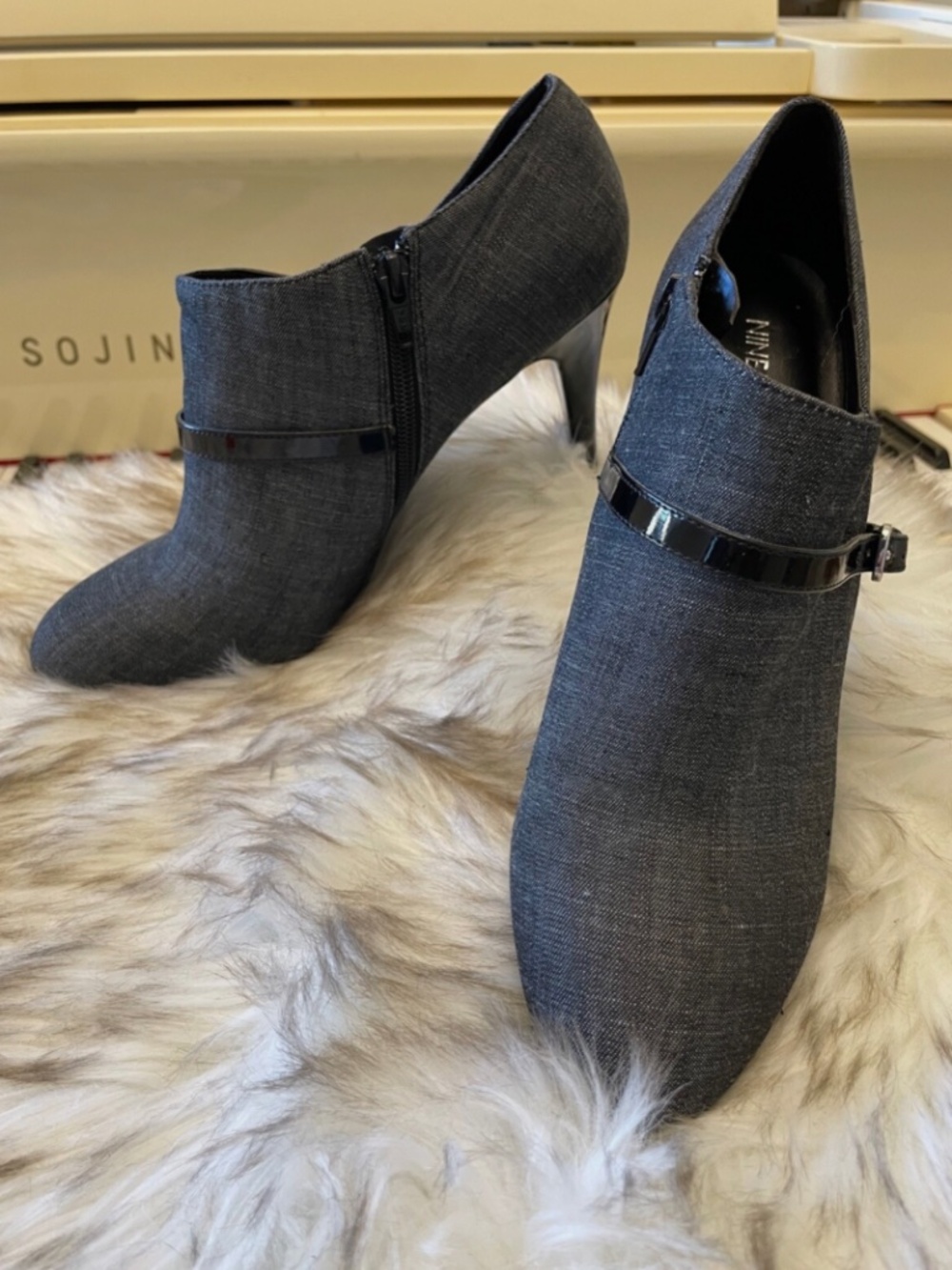 Nine West Grey Booties – Size 10.5M 🍂